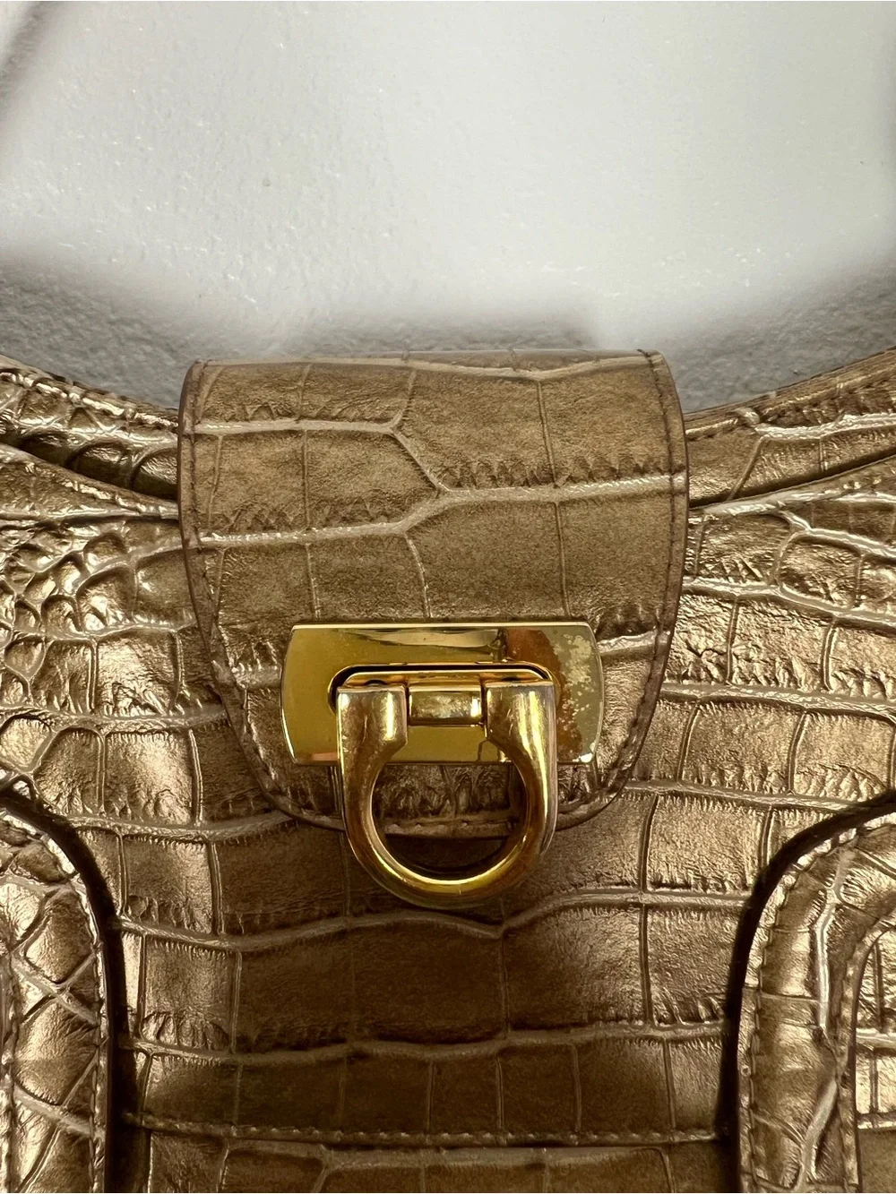 N/A stylish gold